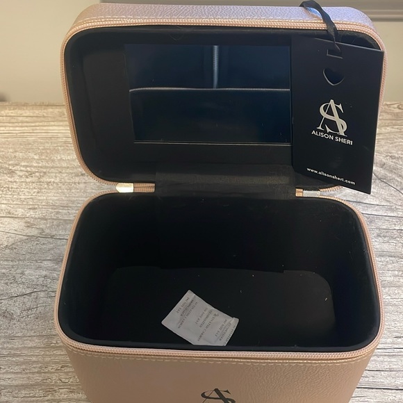NWT Alison Sheri Makeup Box - Picture 4 of 5